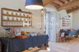 Renovated country house with guest house