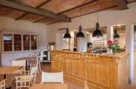 Renovated country house with guest house