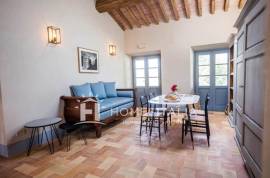 Renovated country house with guest house