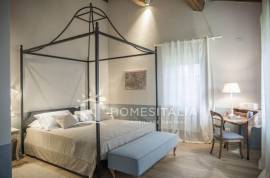 Renovated country house with guest house
