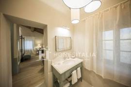 Renovated country house with guest house