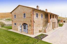 Renovated country house with guest house