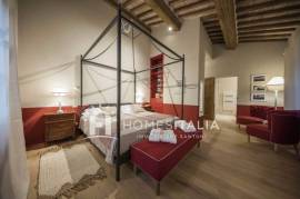 Renovated country house with guest house