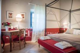 Renovated country house with guest house