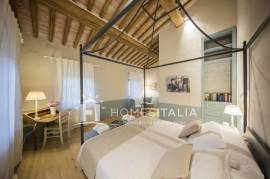 Renovated country house with guest house