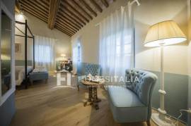 Renovated country house with guest house