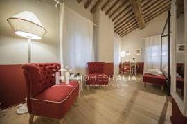 Renovated country house with guest house