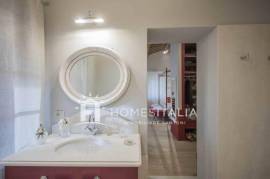 Renovated country house with guest house