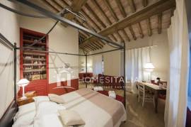 Renovated country house with guest house