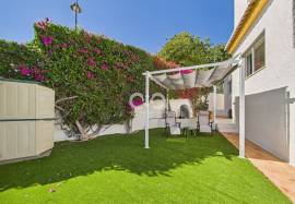 Exclusive - South facing with sea views , ground floor, 2 bed ground floor apartment with garden Exclusive - South facing with sea views , ground floor, 2 bed ground floor apartment with garden