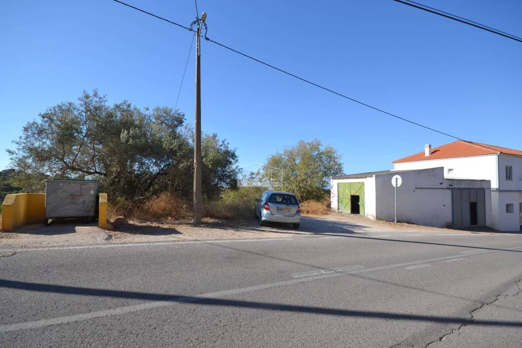 Warehouse with plot of land