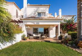 *Co-ownership (4 co-owners) of duplex townhouse period C, with three bedrooms and exclusive view to the driving range, located in Vale de Pinta Golf Resort - Algarve