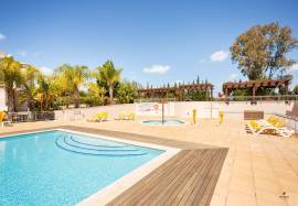 *Co-ownership (4 co-owners) of duplex townhouse period C, with three bedrooms and exclusive view to the driving range, located in Vale de Pinta Golf Resort - Algarve