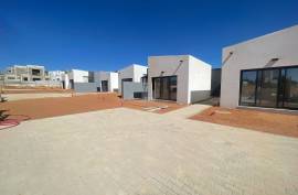 2 Bed Bungalow with garden and pool LAST 2 UNITS!
