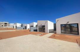 2 Bed Bungalow with garden and pool LAST 2 UNITS!