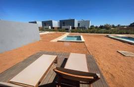 2 Bed Bungalow with garden and pool LAST 2 UNITS!