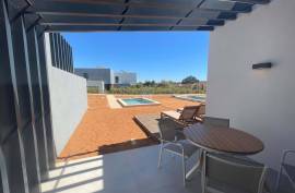2 Bed Bungalow with garden and pool LAST 2 UNITS!