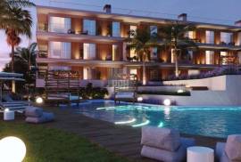 2 Bedroom Apartment With Amazing Sea & Pool Views