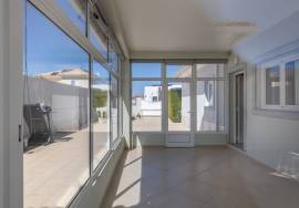 4 Bedroom Single Storey House with Garden and Pool