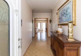 4 Bedroom Single Storey House with Garden and Pool