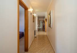 4 Bedroom Single Storey House with Garden and Pool