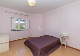 4 Bedroom Single Storey House with Garden and Pool