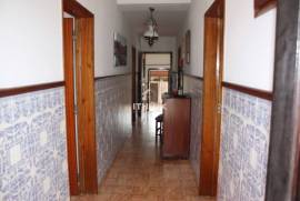 Semi-detached single storey house with backyard 
