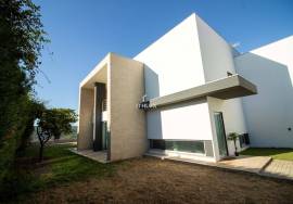Detached House 4 Bedrooms, 10 minutes from Viseu