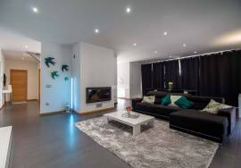 Detached House 4 Bedrooms, 10 minutes from Viseu