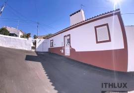 House located in São Romão/Ciladas, Vila Viçosa with a gross private area of 68m2 and 244m2 of land