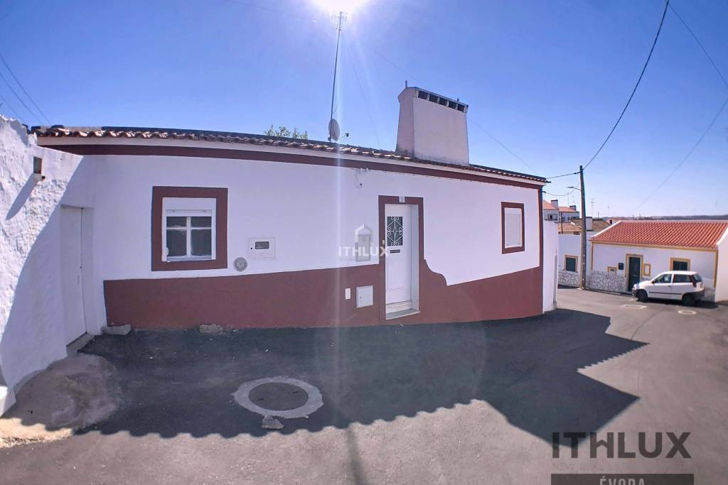 House located in São Romão/Ciladas, Vila Viçosa with a gross private area of 68m2 and 244m2 of land
