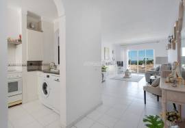 2 bedroom apartment with sea view inserted in a condominium with swimming pool located in Praia do Vau in Portimão