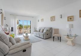 2 bedroom apartment with sea view inserted in a condominium with swimming pool located in Praia do Vau in Portimão