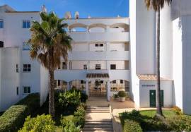 2 bedroom apartment with sea view inserted in a condominium with swimming pool located in Praia do Vau in Portimão
