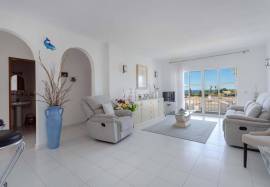 2 bedroom apartment with sea view inserted in a condominium with swimming pool located in Praia do Vau in Portimão