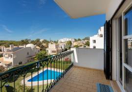 2 bedroom apartment with sea view inserted in a condominium with swimming pool located in Praia do Vau in Portimão