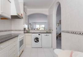 2 bedroom apartment with sea view inserted in a condominium with swimming pool located in Praia do Vau in Portimão