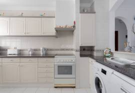 2 bedroom apartment with sea view inserted in a condominium with swimming pool located in Praia do Vau in Portimão