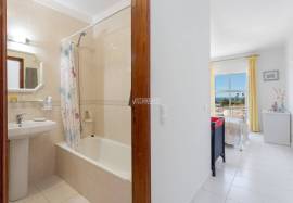 2 bedroom apartment with sea view inserted in a condominium with swimming pool located in Praia do Vau in Portimão