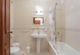 2 bedroom apartment with sea view inserted in a condominium with swimming pool located in Praia do Vau in Portimão
