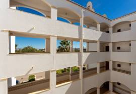 2 bedroom apartment with sea view inserted in a condominium with swimming pool located in Praia do Vau in Portimão
