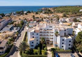 2 bedroom apartment with sea view inserted in a condominium with swimming pool located in Praia do Vau in Portimão