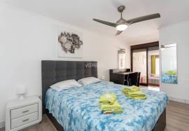 1 + 1 bedroom apartment inserted in a condominium with swimming pool with a magnificent view over the sea and the Center of Albufeira.