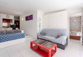 1 + 1 bedroom apartment inserted in a condominium with swimming pool with a magnificent view over the sea and the Center of Albufeira.