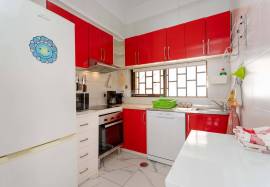 1 + 1 bedroom apartment inserted in a condominium with swimming pool with a magnificent view over the sea and the Center of Albufeira.