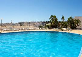 1 + 1 bedroom apartment inserted in a condominium with swimming pool with a magnificent view over the sea and the Center of Albufeira.
