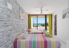 1 + 1 bedroom apartment inserted in a condominium with swimming pool with a magnificent view over the sea and the Center of Albufeira.