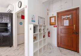 1 + 1 bedroom apartment inserted in a condominium with swimming pool with a magnificent view over the sea and the Center of Albufeira.