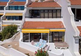 1 + 1 bedroom apartment inserted in a condominium with swimming pool with a magnificent view over the sea and the Center of Albufeira.