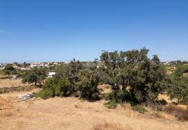 Plot of land with 520 m2 inserted in a new and noble urbanization located in Albufeira